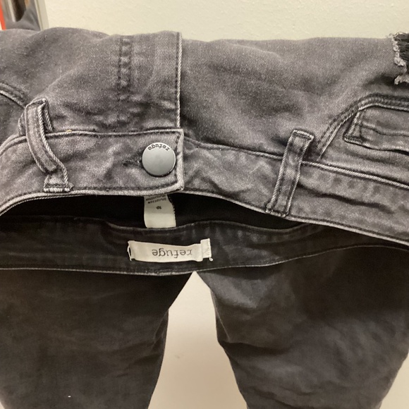 Refuge Size 10 Dark Acid WashTight Slightly Distressed Skinny Jeans - Picture 1 of 3